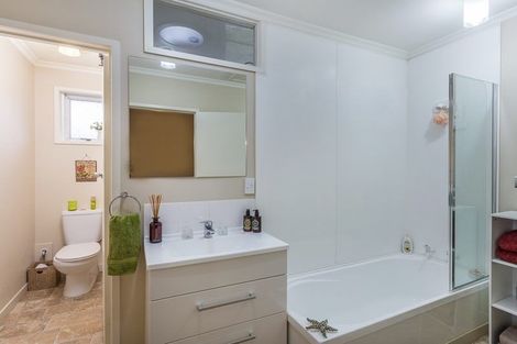 Photo of property in 2 Colwill Road, Massey, Auckland, 0614