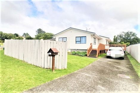 Photo of property in 1/3 Sevilla Place, Unsworth Heights, Auckland, 0632