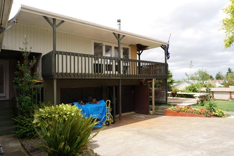 Photo of property in 4 D'urville Place, Kelvin Grove, Palmerston North, 4414