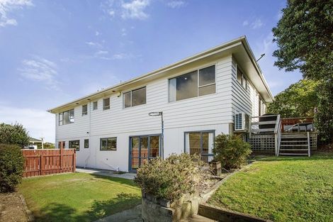 Photo of property in 4 Saint Aidans Way, Tawa, Wellington, 5028