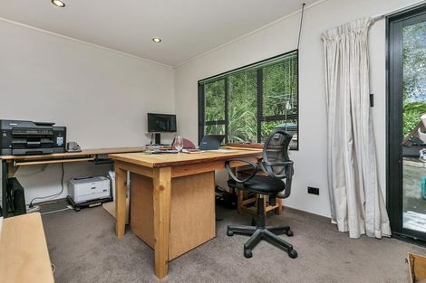 Photo of property in 1/1 Tern Place, Unsworth Heights, Auckland, 0632
