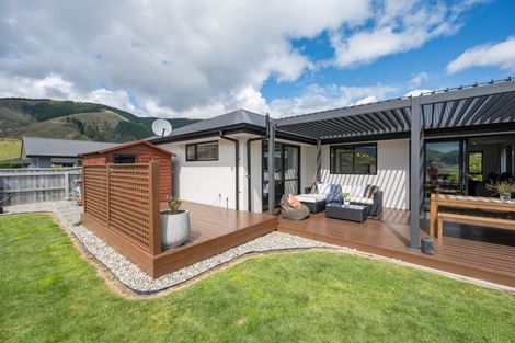 Photo of property in 8 Huntaway Close, Stoke, Nelson, 7011