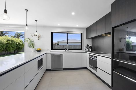 Photo of property in 16 Desmond Place, Bell Block, New Plymouth, 4312
