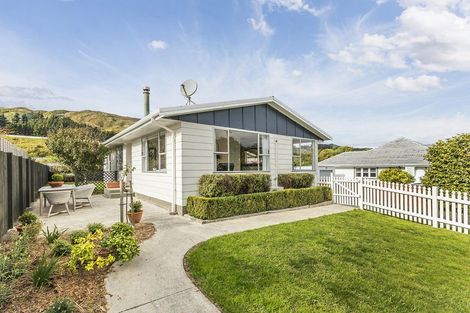 Photo of property in 30a Coates Street, Tawa, Wellington, 5028