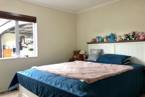 Photo of property in 12 Naul Place, East Tamaki Heights, Auckland, 2016