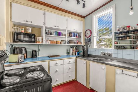 Photo of property in 35 De Lautour Road, Inner Kaiti, Gisborne, 4010