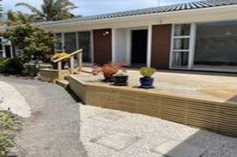 Photo of property in 24 Walton Street, Red Beach, 0932