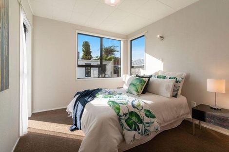 Photo of property in 16 Taikata Road, Te Atatu Peninsula, Auckland, 0610