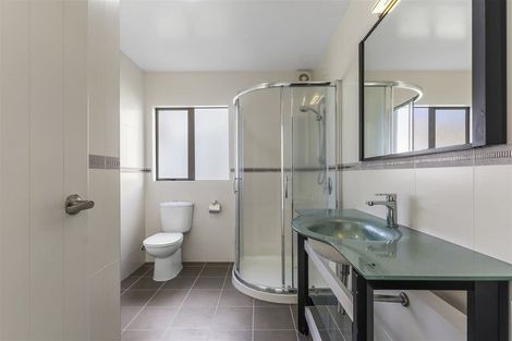 Photo of property in 14 Spoonbill Place, Unsworth Heights, Auckland, 0632