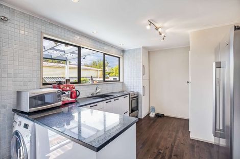 Photo of property in 37 Pomaria Road, Henderson, Auckland, 0610