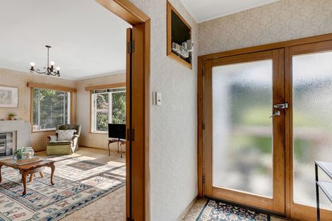 Photo of property in 84 Newlands Road, Newlands, Wellington, 6037