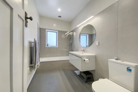 Photo of property in 81 Endeavour Street, Lyall Bay, Wellington, 6022