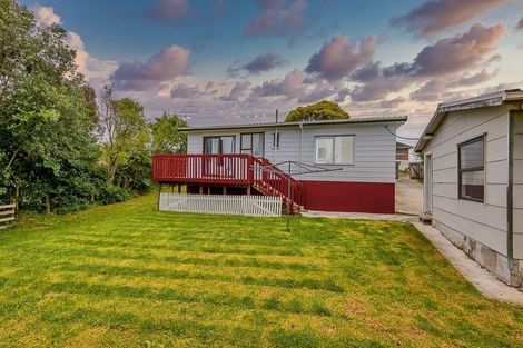 Photo of property in 114 Colwill Road, Massey, Auckland, 0614