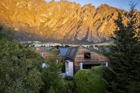 Photo of property in 8 Jacks Point Rise, Jacks Point, Queenstown, 9371