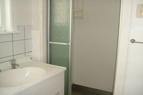 Photo of property in 77 Lake Road, Northcote, Auckland, 0627