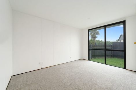 Photo of property in 2/16 Cameron Place, Ranui, Auckland, 0612