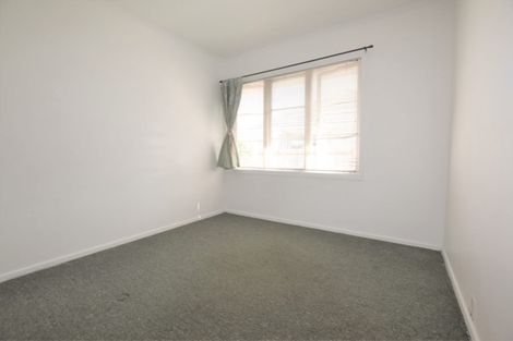 Photo of property in 6 Strid Road, Te Atatu South, Auckland, 0610