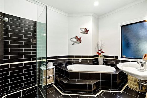 Photo of property in 157e Colwill Road, Massey, Auckland, 0614