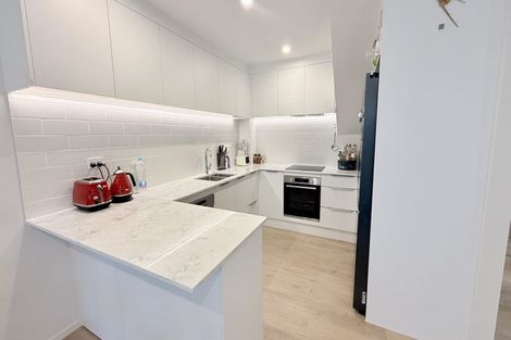 Photo of property in 6/11 Rengarenga Rise, Fairview Heights, Auckland, 0632