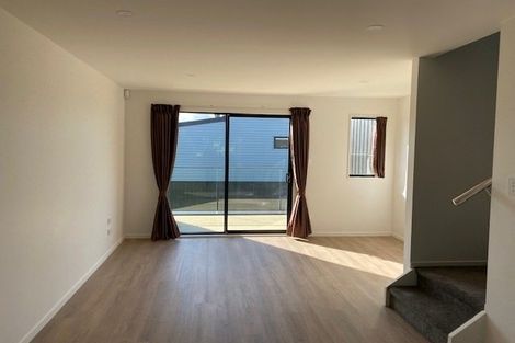 Photo of property in 2/60 Triangle Road, Massey, Auckland, 0614