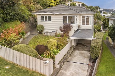 Photo of property in 4 Mana View Road, Paremata, Porirua, 5026