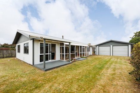 Photo of property in 14 Te Kiri Street, Himatangi Beach, Foxton, 4891