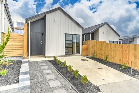 Photo of property in 15 Horokaka Street, Massey, Auckland, 0614