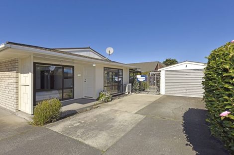 Photo of property in 2/23 Broadfell Avenue, Avonhead, Christchurch, 8042