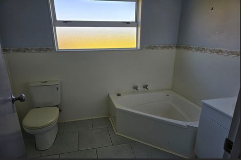 Photo of property in 28 Leeton Drive, Waipukurau, 4200