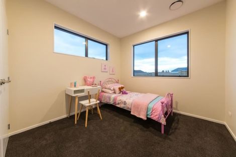 Photo of property in 15 Grove Way, Riverhead, 0820