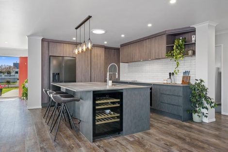 Photo of property in 28 Madison Street, Cambridge, 3434