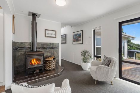 Photo of property in 50 Winara Avenue, Waikanae, 5036