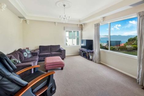 Photo of property in 24 Tamworth Crescent, Newlands, Wellington, 6037