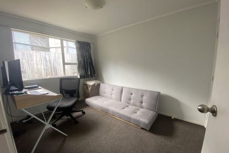 Photo of property in 34 Claverdon Drive, Massey, Auckland, 0614