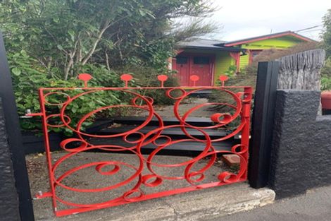 Photo of property in 28 Palm Avenue, Lyall Bay, Wellington, 6022