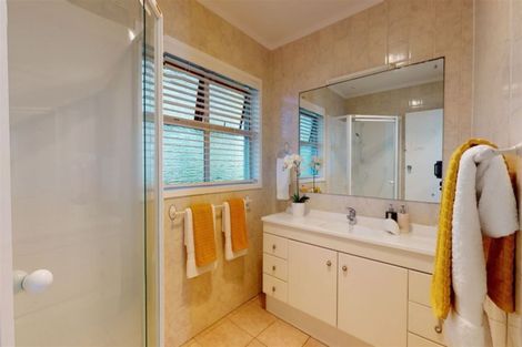 Photo of property in 1/10a Commodore Parry Road, Castor Bay, Auckland, 0620