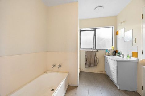 Photo of property in 2/49 Clevedon Road, Papakura, 2110