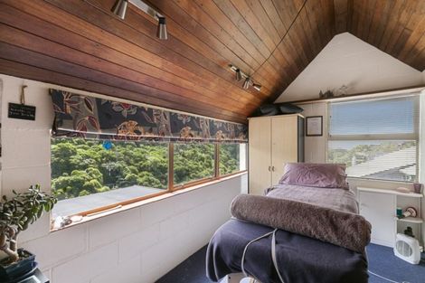 Photo of property in 74 Ranui Crescent, Khandallah, Wellington, 6035