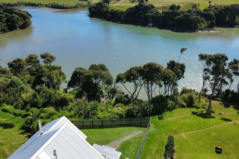 Photo of property in 10 Pekapeka Street, Raglan, 3225