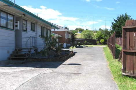 Photo of property in 2/77 Santiago Crescent, Unsworth Heights, Auckland, 0632