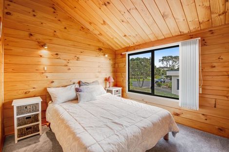 Photo of property in 124 Pacific Parade, Army Bay, Whangaparaoa, 0930