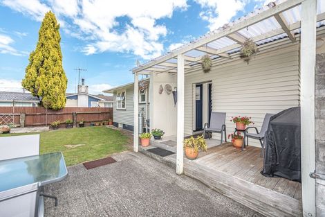 Photo of property in 17 Skerman Street, Marton, 4710