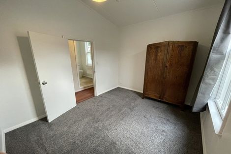 Photo of property in 98 Rolleston Street, Mount Cook, Wellington, 6021