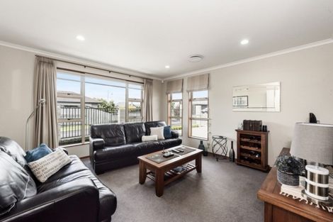 Photo of property in 18 Gibbston Close, Huntington, Hamilton, 3210