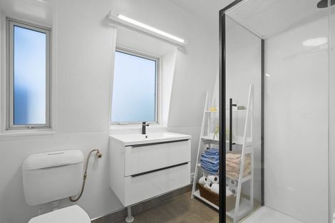 Photo of property in 5 Queenspark Drive, Parklands, Christchurch, 8083