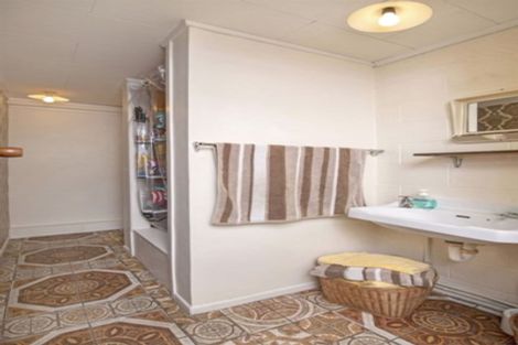 Photo of property in 76 Beechdale Crescent, Pakuranga Heights, Auckland, 2010