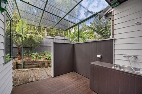 Photo of property in 28 Tyrico Close, Unsworth Heights, Auckland, 0632
