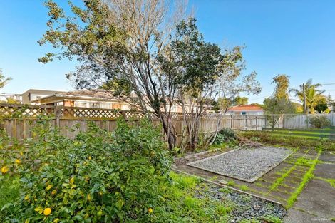 Photo of property in 1/5 Merriefield Avenue, Forrest Hill, Auckland, 0620