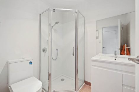 Photo of property in 3/6 South Pacific Place, Henderson, Auckland, 0612