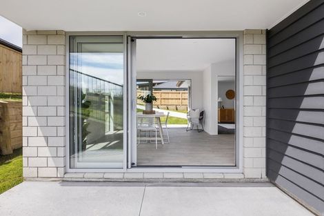 Photo of property in 14 Anglers Way, Omokoroa, 3114